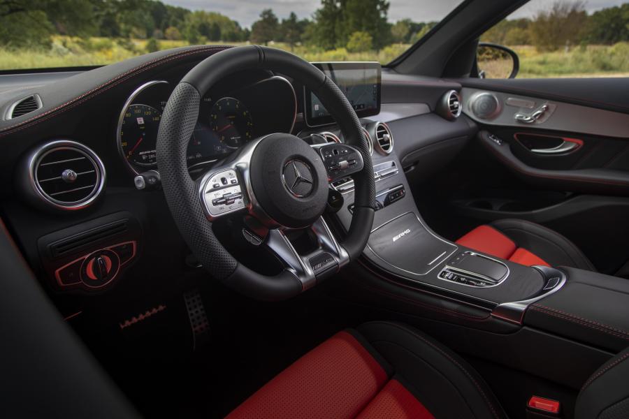 Интерьер Mercedes-AMG GLC63 4Matic+ (X253) 2019 года  (NA) (фото 27 из 81)